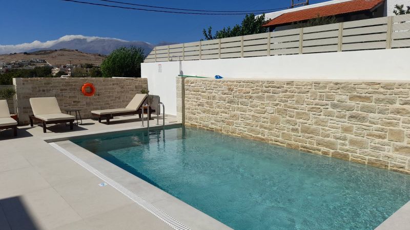 ELECTROMECHANICAL STUDY AND APPLICATION FOR SWIMMING POOL IN A COUNTRY HOUSE IN SOUTH CRETE