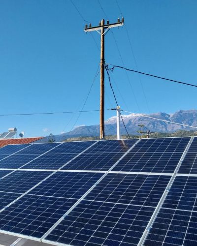 FRONIUS HYBRID PHOTOVOLTAIC SYSTEM WITH BYD BATTERIES IN A HOUSE IN SOUTHERN CRETE